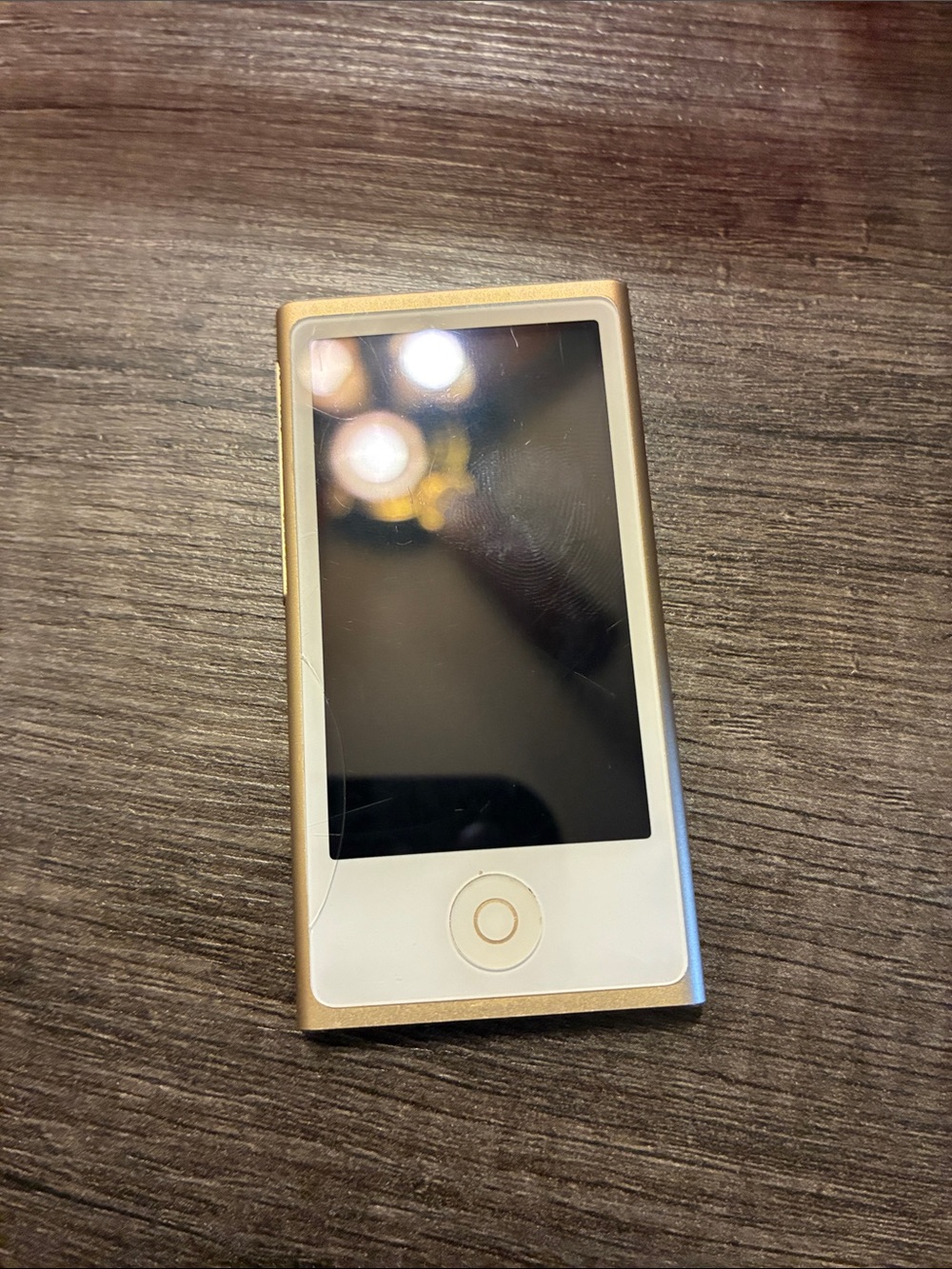 Apple Gold Portable MP3 Player with White Trim